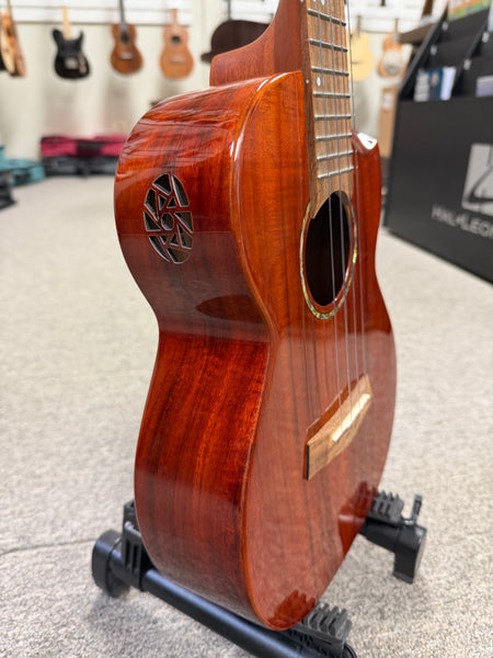 Flight Mustang Solid Acacia Tenor Electric Ukulele w/Case - Royal Series