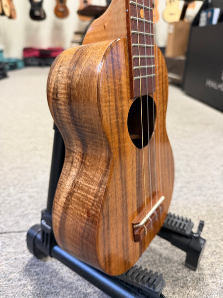 KoAloha KSO-02 Solid Acacia Soprano Long Neck Ukulele w/Case - Pre Loved