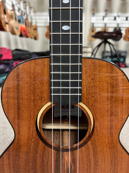 KALA KA-CT-SA-BG Solid Acacia Baritone Ukulele w/Case - Contour Series