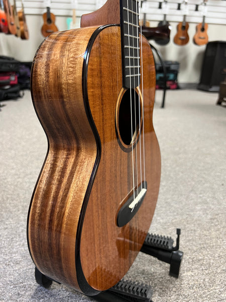 KALA KA-CT-SA-BG Solid Acacia Baritone Ukulele w/Case - Contour Series