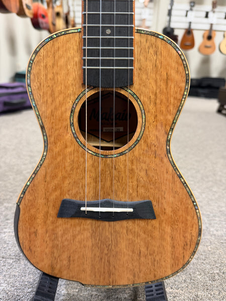 Makaio MSMC-20 Solid Spalted Mango Concert Ukulele w/Case - Rosewood Comfort Armrest