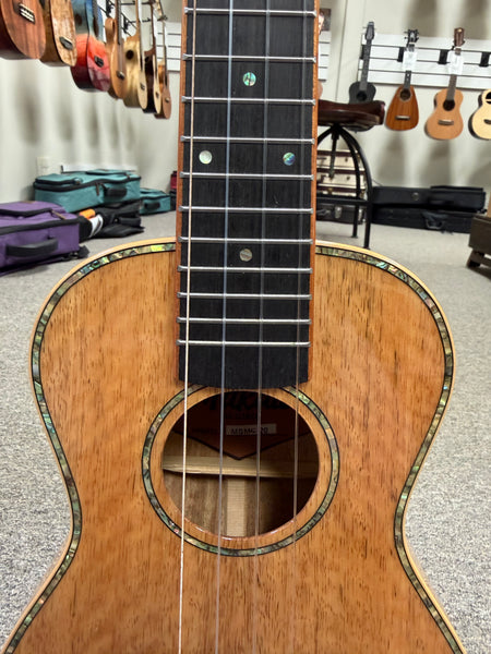 Makaio MSMC-20 Solid Spalted Mango Concert Ukulele w/Case - Rosewood Comfort Armrest