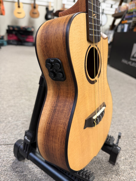 Flight Victoria Solid Spruce/Acacia Concert Soundwave Ukulele w/Case - B-Stock
