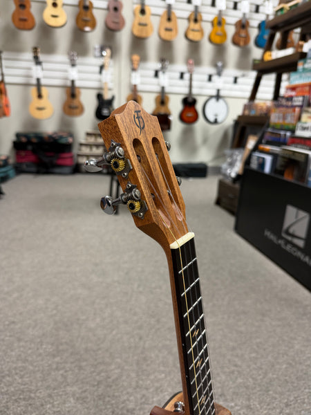 Flight Victoria Solid Spruce/Acacia Concert Soundwave Ukulele w/Case - B-Stock