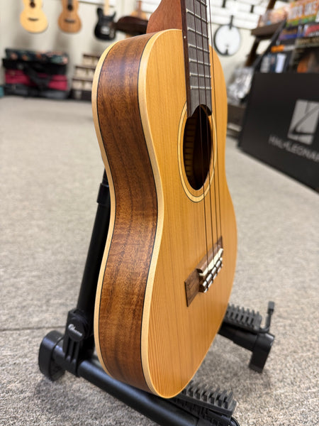Flight Leia TE Tenor Electric Ukulele w/Case - Thin Body - Solid Cedar/Acacia