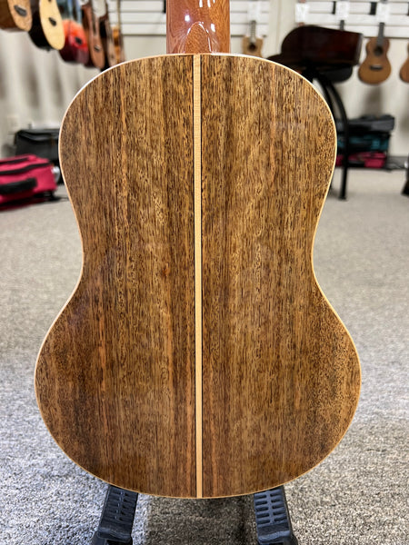 Makaio MSMT-20 Solid Spalted Mango Tenor Ukulele w/Case - Comfort Armrest