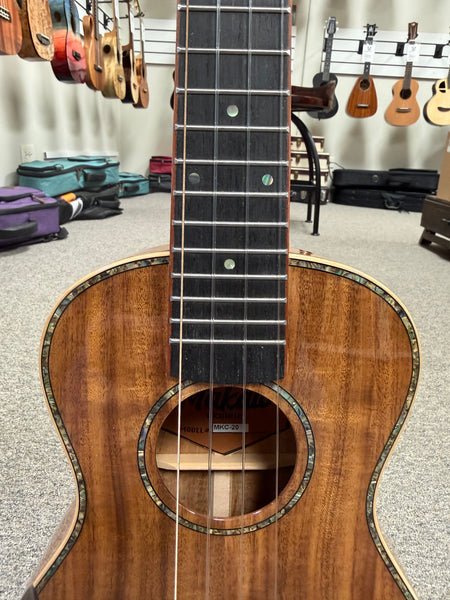 Makaio MKC-20 Solid Koa Concert Ukulele w/Case - Rosewood Comfort Armrest