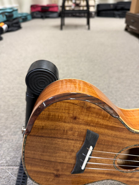 Makaio MKC-20 Solid Koa Concert Ukulele w/Case - Rosewood Comfort Armrest