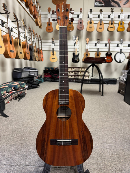 Kamaka HF-4 Solid Koa Baritone Ukulele w/Case - Made in Hawaii !!
