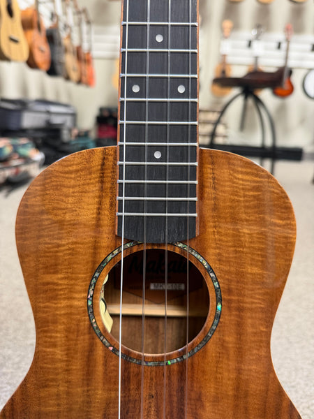 Makaio MKT-10E  Koa Tenor Electric Ukulele w/Case