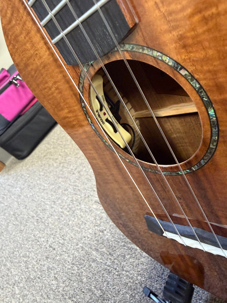 Makaio MKT-10E  Koa Tenor Electric Ukulele w/Case