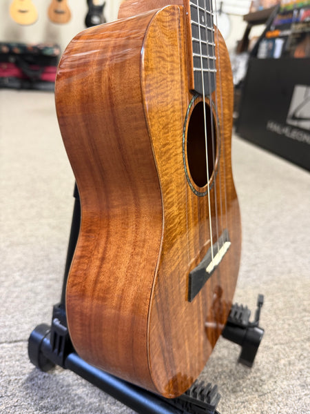 Makaio MKT-10E  Koa Tenor Electric Ukulele w/Case