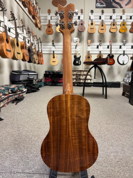 Makaio MKT-10E  Koa Tenor Electric Ukulele w/Case