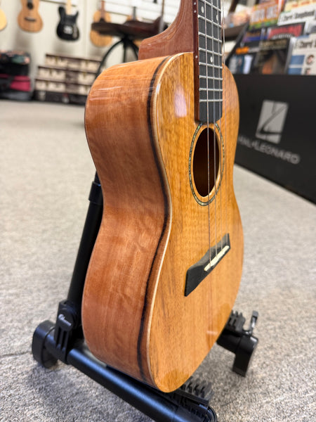 Makaio MSMC-10 Spalted Mango Concert Ukulele w/Case