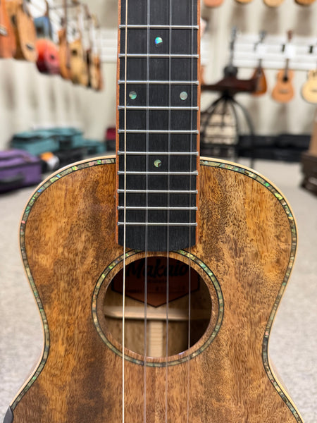 Makaio MSMT-20 Solid Spalted Mango Tenor Ukulele w/Case - Comfort Armrest #2