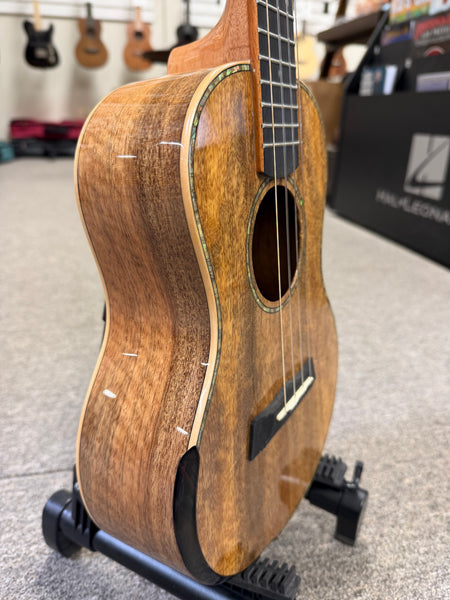 Makaio MSMT-20 Solid Spalted Mango Tenor Ukulele w/Case - Comfort Armrest #2