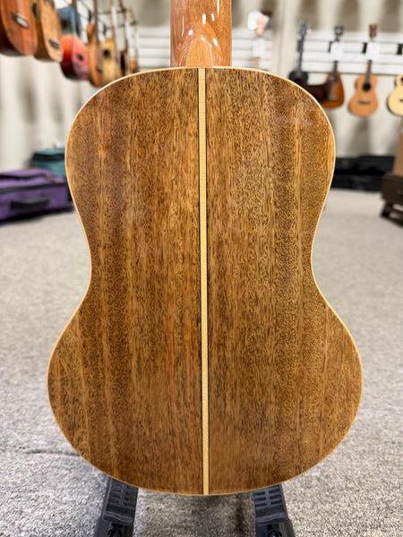 Makaio MSMT-20 Solid Spalted Mango Tenor Ukulele w/Case - Comfort Armrest #2