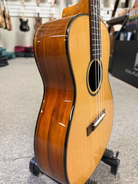 Ohana BKT-250G Tenor Ukulele with Baritone Body - Solid Spruce/Solid Acacia