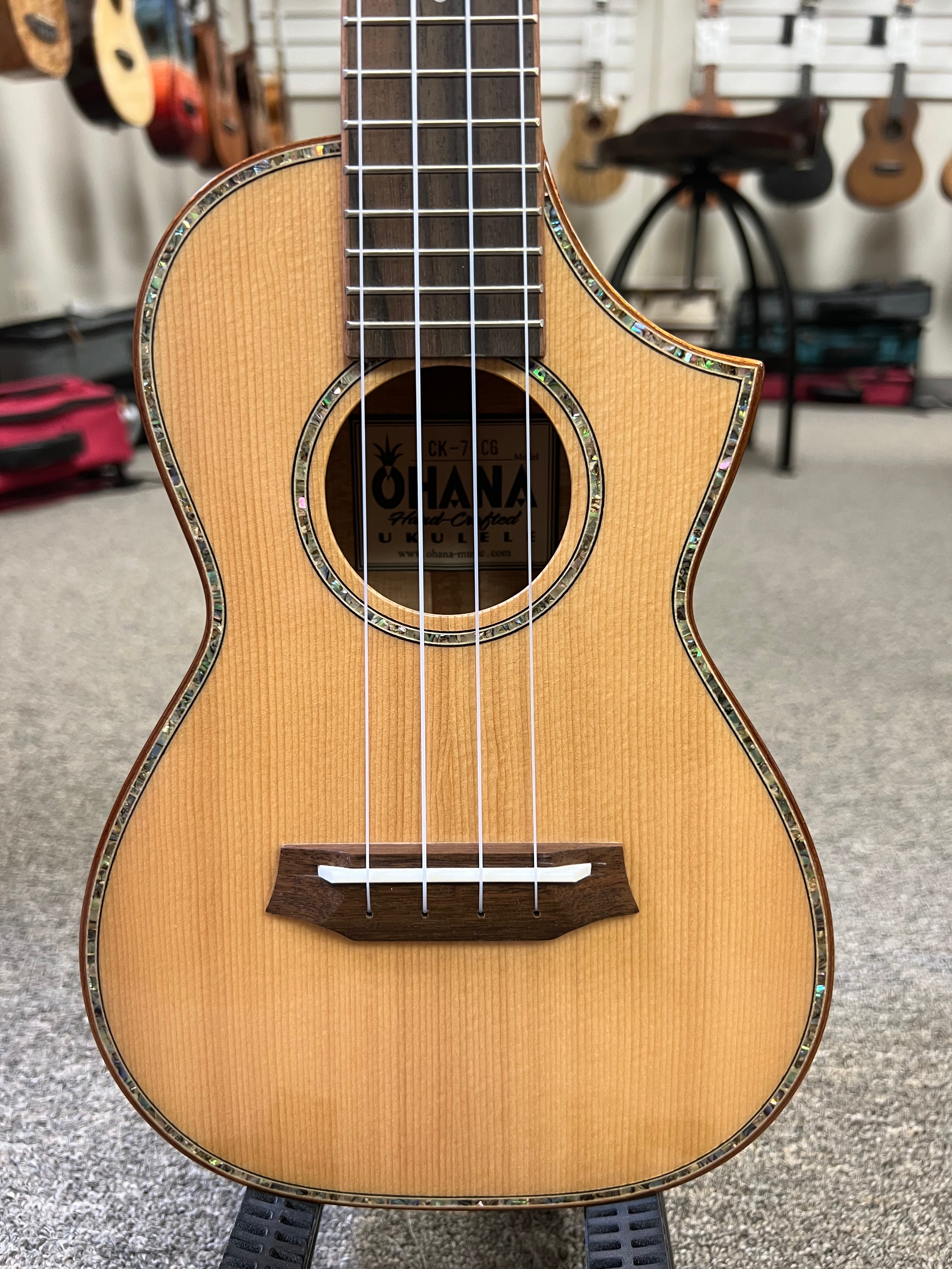 OHANA OHANA CK-75CG Concert Ukulele -Solid Spruce/Solid Flame Maple Cutaway