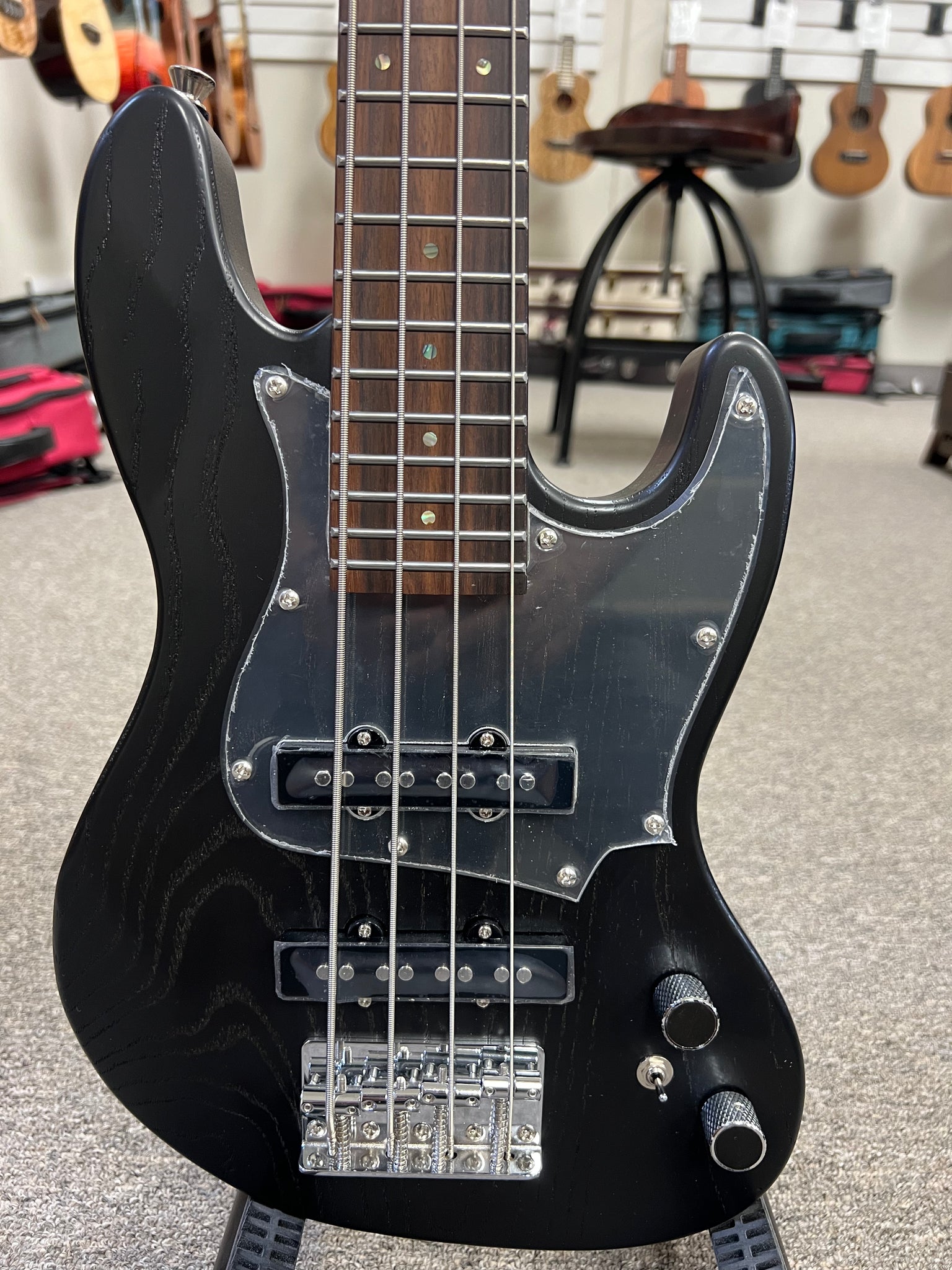 Tiny Boy Ash Body 4 String Solid Body Black Bass w/Case - TBJ-4400B Short Scale Bass