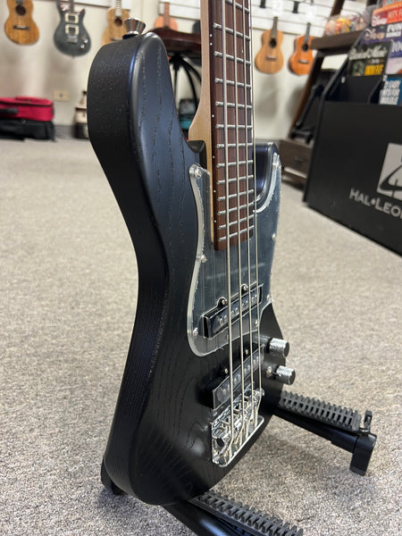 Tiny Boy Ash Body 4 String Solid Body Black Bass w/Case - TBJ-4400B Short Scale Bass