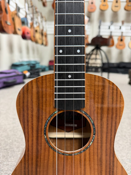 Makaio MKT-10 Koa Tenor Ukulele w/Case