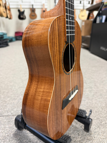 Makaio MKT-10 Koa Tenor Ukulele w/Case