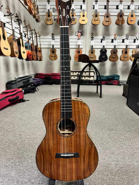 Makaio MKB-20E Solid Koa Electric Baritone Ukulele w/Case - Comfort Contour Armrest
