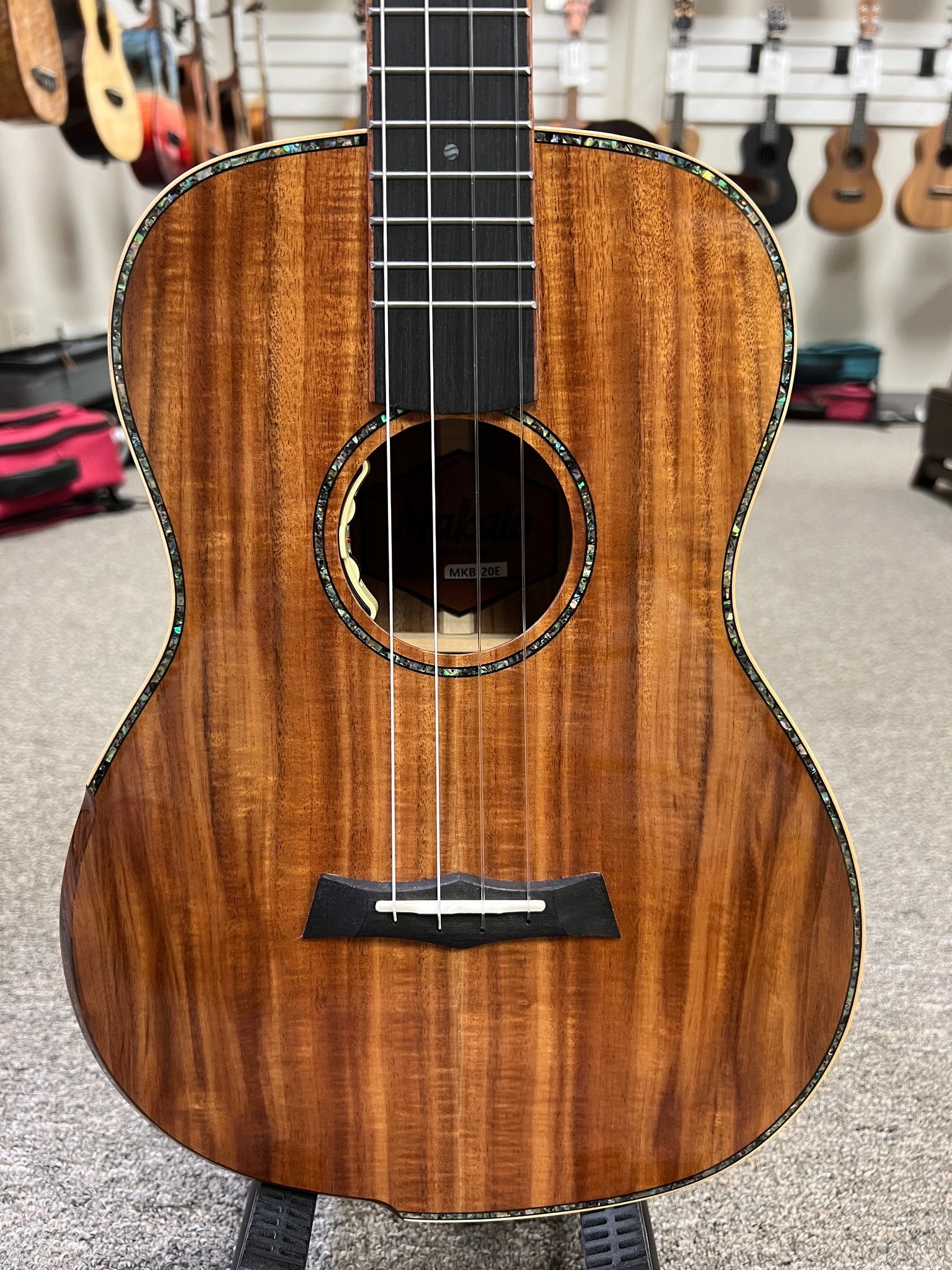 Makaio MKB-20E Solid Koa Electric Baritone Ukulele w/Case - Comfort Contour Armrest