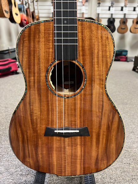 Makaio MKB-20E Solid Koa Electric Baritone Ukulele w/Case - Comfort Contour Armrest