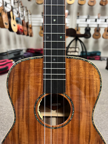 Makaio MKB-20E Solid Koa Electric Baritone Ukulele w/Case - Comfort Contour Armrest