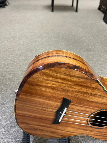 Makaio MKB-20E Solid Koa Electric Baritone Ukulele w/Case - Comfort Contour Armrest