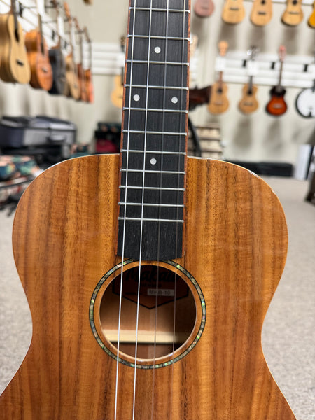 Makaio MKB-10 Koa Baritone Ukulele w/Case