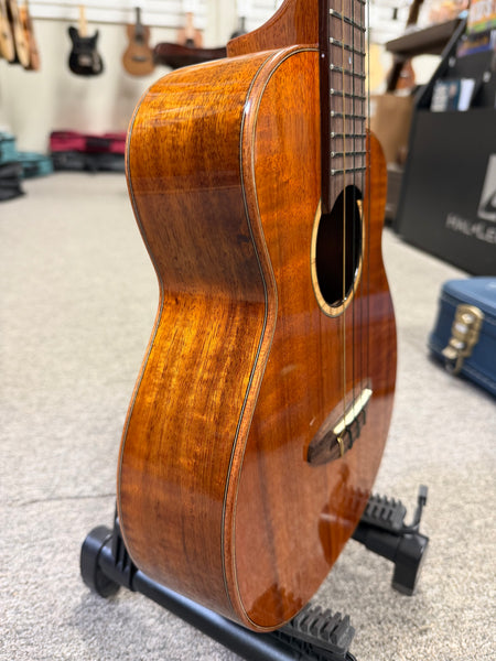aNueNue UT1K Solid Koa Tenor Ukulele w/Case - Pre Loved