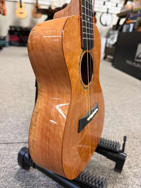 Makaio MSMC-10 Spalted Mango Concert Ukulele w/Case