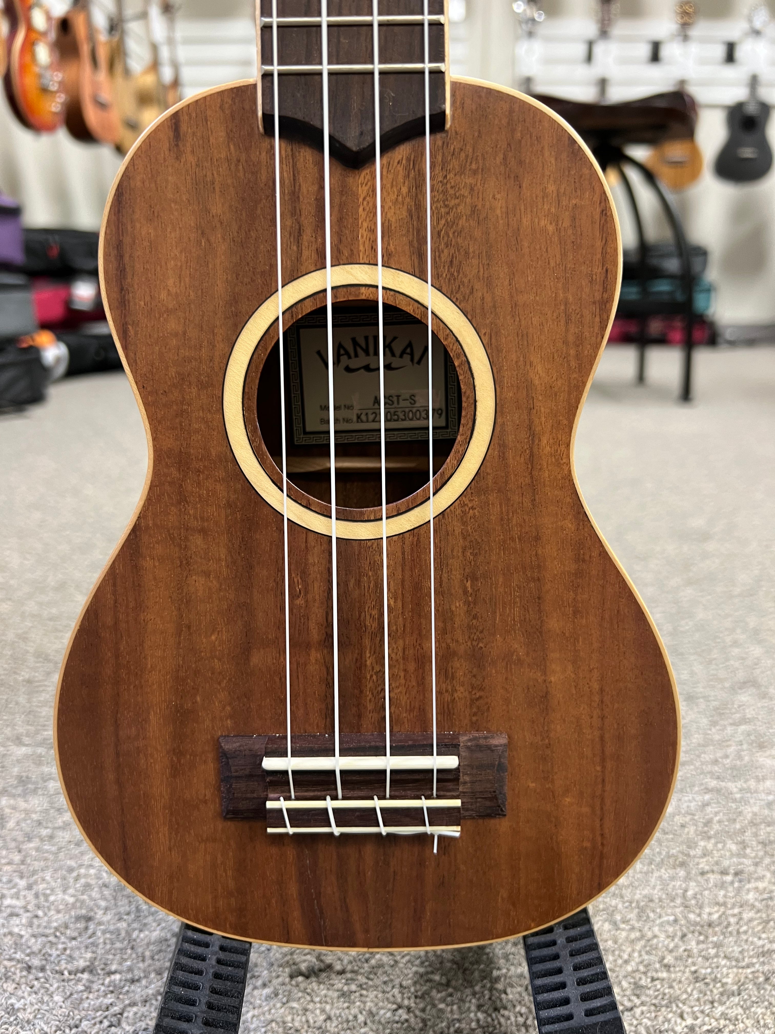 LANIKAI ACST-S Acacia Soprano Ukulele w/Case - Solid Top