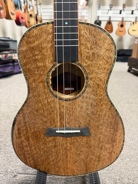 Makaio MSMB-20E Solid Spalted Mango Electric Baritone Ukulele w/Case #1 - Rosewood Comfort Armrest