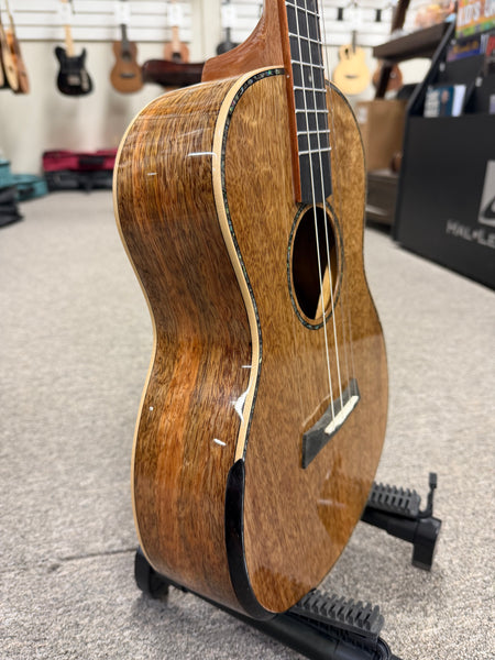 Makaio MSMB-20E Solid Spalted Mango Electric Baritone Ukulele w/Case #1 - Rosewood Comfort Armrest