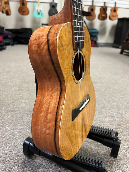 Makaio MSMC-10 Spalted Mango Concert Ukulele w/Case