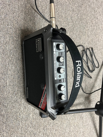 Roland Mobile Cube Amp w/Shure PGA58 Microphone - Mic Stand and Cable -  Live Performance Set Up