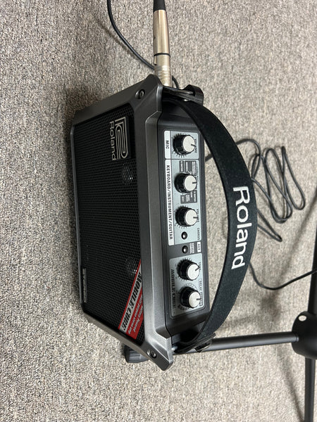 Roland Mobile Cube Amp w/Shure PGA58 Microphone - Mic Stand and Cable - Live Performance Set Up