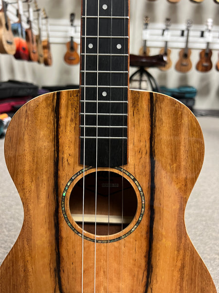 Makaio MSMB-10 Spalted Mango Baritone Ukulele w/Case