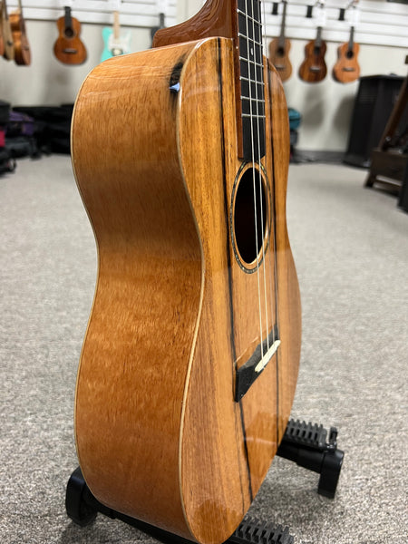 Makaio MSMB-10 Spalted Mango Baritone Ukulele w/Case