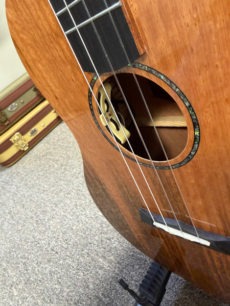 Makaio MSMB-10E Spalted Mango Baritone Electric Ukulele w/Case
