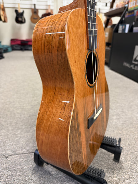 Makaio MSMB-10E Spalted Mango Baritone Electric Ukulele w/Case