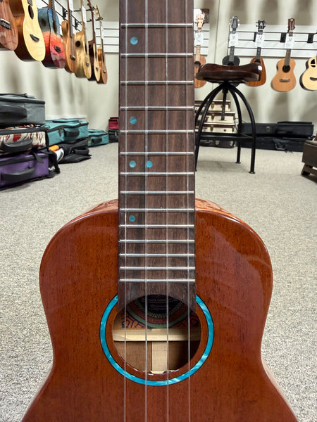 Flight Solid Mahogany Iris Tinta Concert Ukulele w/Case - Natural