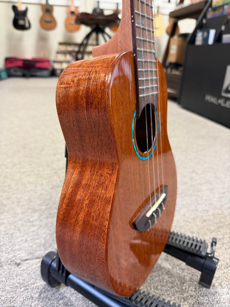 Flight Solid Mahogany Iris Tinta Concert Ukulele w/Case - Natural