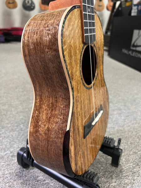 Makaio MSMT-20E Solid Spalted Mango Tenor Ukulele w/Case #1 - Rosewood Comfort Armrest