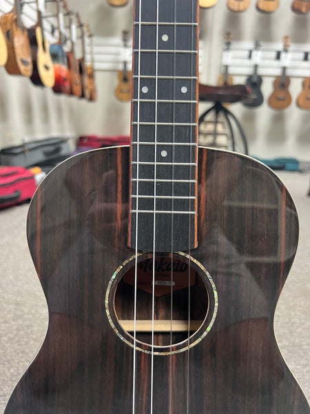 Makaio MEB-10 Ebony Baritone Ukulele w/Case