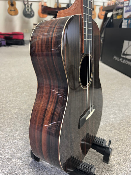 Makaio MEB-10 Ebony Baritone Ukulele w/Case